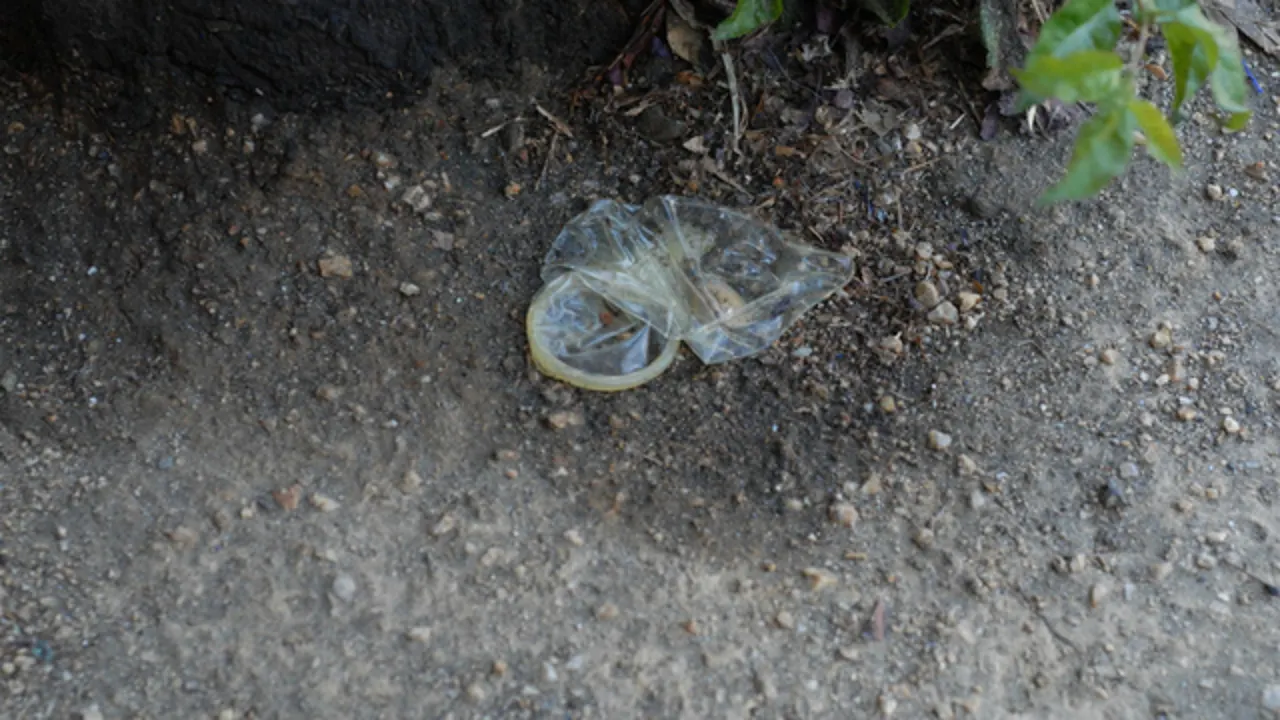 تصویر کاندوم استفاده شده تصویر کاندوم استفاده شده